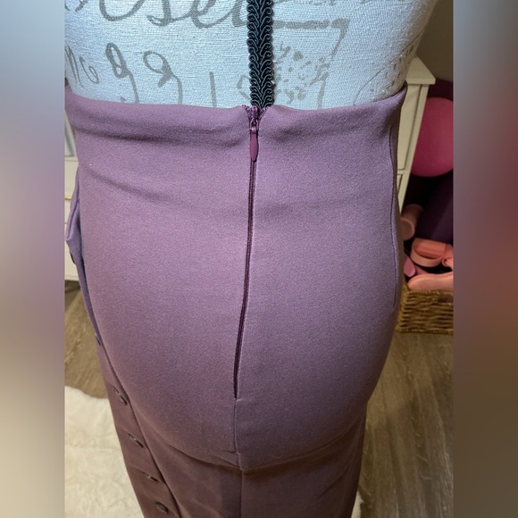 Elegant Button-Down Skirt - Picture 3 of 7